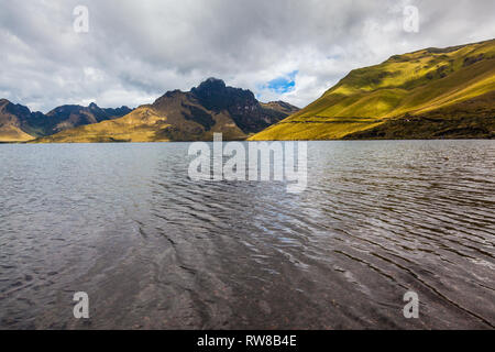 Paesaggio andino, lagune di Mojanda e loro paramos Foto Stock