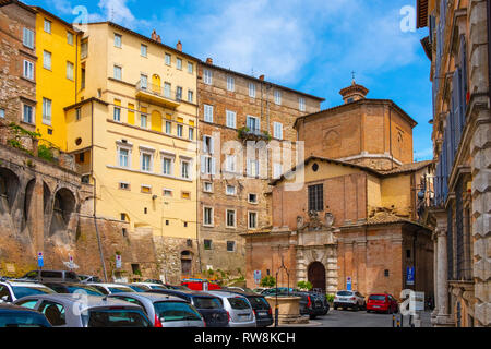 Perugia, Umbria / Italia - 2018/05/28: XVI secolo la chiesa della Compagnia della Buona Morte - Chiesa della Compagnia della Buona Morte a Piazza Piccini Foto Stock