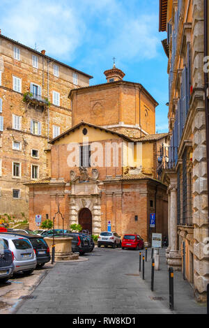 Perugia, Umbria / Italia - 2018/05/28: XVI secolo la chiesa della Compagnia della Buona Morte - Chiesa della Compagnia della Buona Morte a Piazza Piccini Foto Stock