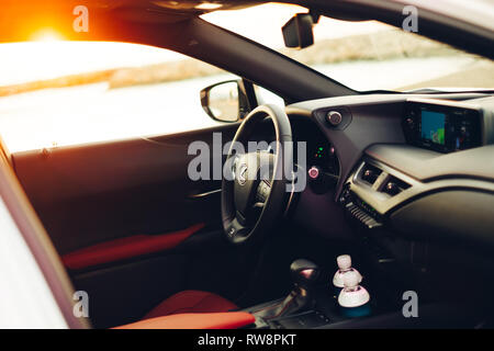 Barcellona, febbraio 2018 - Nuova Lexus UX dimensioni compatte crossover ibrido viene visualizzato per scopi editoriali Foto Stock