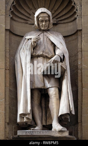 La statua di Giovanni Villani, banchiere italiano, ufficiale, diplomatico e cronista, Loggia del Mercato a Firenze, Italia Foto Stock