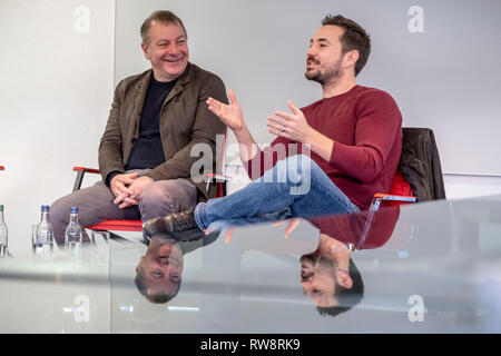 Martin Compton e Jed Mercurio alla masterclass della GCU Foto Stock