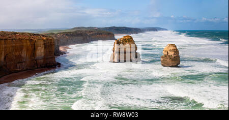 La sezione dei dodici Apostoli lungo la Great Ocean Road e South Victoria, Australia Foto Stock