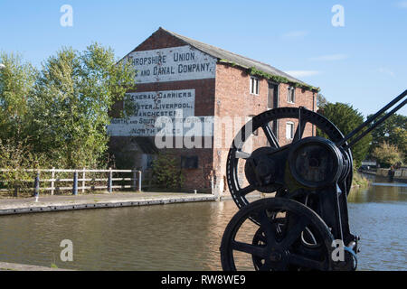 Derelitti Shropshire Union Canal magazzino in Llangollen Canal a Ellesmere Shropshire Inghilterra Foto Stock