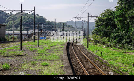 Akita, Giappone - Sep 27, 2017. Architettura di un territorio rurale stazione ferroviaria con nessun passeggero e nessun treno. Foto Stock