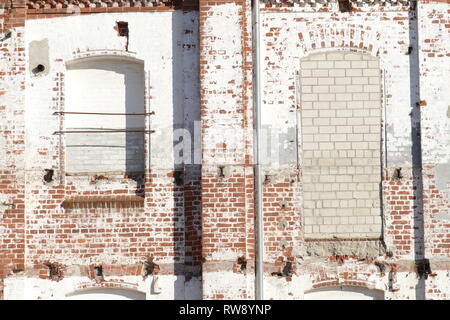 Finestre murate su un muro di casa, vecchio edificio in fabbrica, BWK, Brema lana pettinata, Bremen-Blumenthal, Brema, Germania, Europa Foto Stock