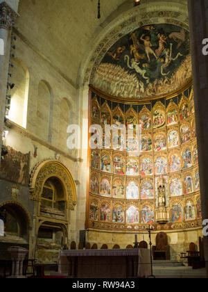 Altare maggiore della vecchia Cattedrale di Salamanca Foto Stock