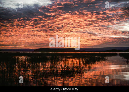 Lake Baringo. Sun rise oltre questo Rift Valley Lake nel distretto del nord del Kenya. Foto Stock