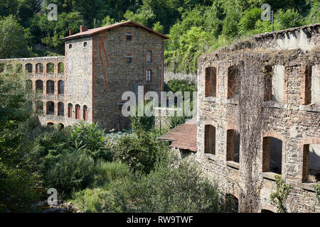 Coltello abbandonati fabbriche, Thiers Foto Stock