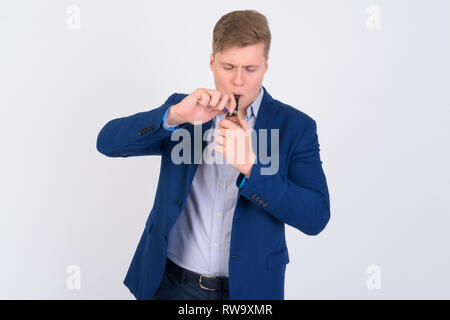 Giovane bella bionda imprenditore tubo di fumo Foto Stock
