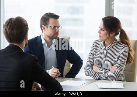 In questione non convinto i responsabili hr parlando sensazione dubbi sull assunzione di candidato Foto Stock