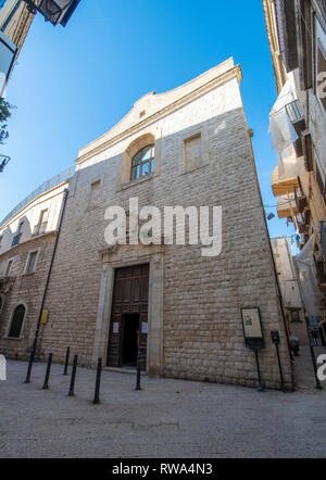 Bari, Puglia, Italia - Facciata della chiesa di Santa Maria del Monte Carmelo (Chiesa di Santa Maria del Carmine) nella regione Puglia Foto Stock