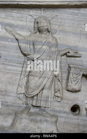 L'Italia. Ravenna. Traditio Legis. Sarcofago di S. Giovanni Battista. Inizio del V c. Gesù. Museo Nazionale. Ravenna. Foto Stock