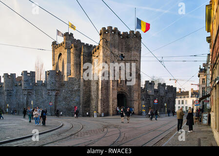 GENT, Belgio - 17 febbraio 2019: il castello del Conte - Gravensteen. Costruito nel 1180 ed è l'unico castello medievale nelle Fiandre. Foto Stock