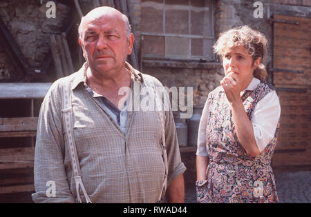 EIN FALL FÜR ZWEI Folge: Der Schlüssel Anne Körner (MICHAELA MAGGIO) und ihr Vater (WOLFGANG WAHL) machen sich grosse Sorgen um Ulrich brillantezza. Regie: Detlef Rönfeldt / EIN FALL FÜR ZWEI D 1989 Foto Stock