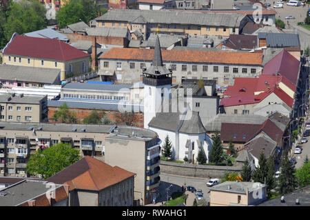 Panorama della città Khust in Zakarpattia Oblast, Ucraina. Huszt panoramaja un varbol. Foto Stock