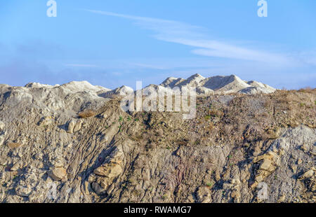 Sunny bottino scenario di heap in corrispondenza di una cava in Germania meridionale Foto Stock