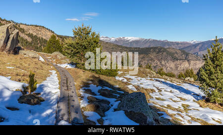 Strada per l'Estany Negre da Espot, parco nazionale di Aigüestortes i Estany de Sant Maurici, Lérida, Catalogna, Spagna Foto Stock