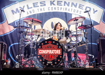 Norvegia, Oslo - Febbraio 27, 2019. Il musicista americano e il chitarrista Slash esegue un concerto dal vivo con Myles Kennedy & i cospiratori a Sentrum scena in Oslo. Qui il batterista Brent Fitz è visto dal vivo sul palco. (Photo credit: Gonzales foto - Terje Dokken). Foto Stock
