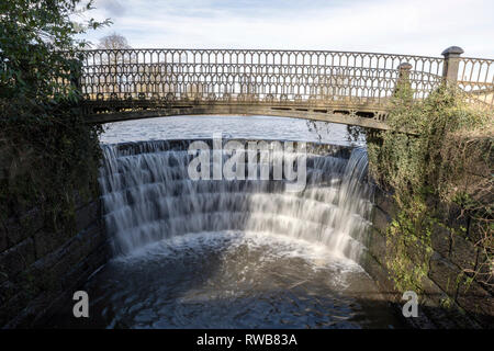 La Cascata Waterfall al castello di Ripley, North Yorkshire Foto Stock