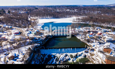 Ponte su Esopus Creek, cascata Saugerties, Ulster County, NY, STATI UNITI D'AMERICA Foto Stock