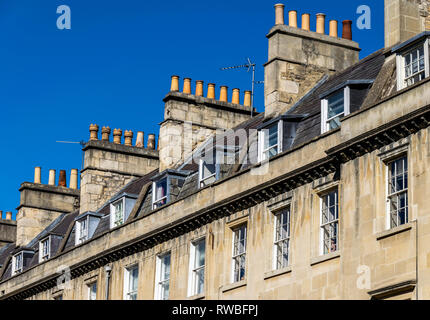 Tetti e camini a Bath, Inghilterra Foto Stock