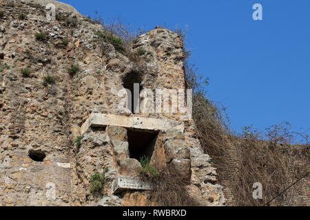 Dettaglio dell'Aqua Marcia, Tepula e Iulia acquedotti a Porta Maggiore (più grande porta) - Roma Foto Stock