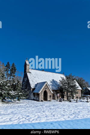 L'esterno di San Lorenzo " Chiesa, Tubney, Oxfordshire dopo una nevicata nel febbraio 2019. La chiesa è stata l unica chiesa protestante progettato da Foto Stock