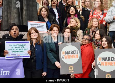 La piazza del Parlamento, Londra, Regno Unito. 5 Mar 2019. Jess Phillips MP, Maria Miller MP.Le molestie sul luogo di lavoro giorno di azione.La piazza del Parlamento, London.UK Credit: Michael melia/Alamy Live News Foto Stock