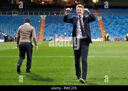 Madrid, Spagna. 05 Mar, 2019. MADRID, 05-03-2019, stadio Bernabeu, stagione 2018/2019, Champions League 1/8 round seconda gamba. Marc Overmars e Edwin van der Sar dopo la partita Real Madrid - Ajax 1-4. Credito: Pro scatti/Alamy Live News Foto Stock