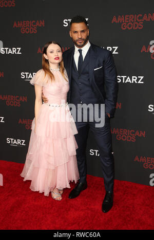 Los Angeles, Ca, Stati Uniti d'America. Mar 5, 2019. Emily Browning, Ricky Whittle, alla premiere di STARZ 'American dèi' 2 Stagione al Teatro presso Ace Hotel in Los Angeles, la California il 5 marzo 2019. Credito: Faye Sadou/media/punzone Alamy Live News Foto Stock