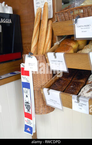 Pane sul display in un forno Foto Stock