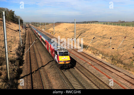82205 Flying Scotsman LNER treno, a Londra e a nord est della ferrovia, East Coast Main Line Railway, Grantham, Lincolnshire, England, Regno Unito Foto Stock