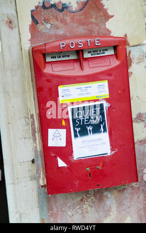 Un italiano di casella postale, poste, coperto di volare poster Foto Stock