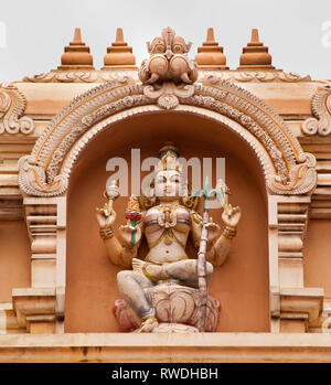 Divinità indù dio statua dettaglio, la Sri Mahamariamman Temple, Kuala Lumpur, Malesia Foto Stock