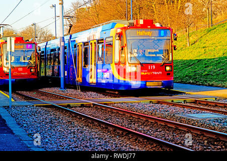 Sheffield stazione dei tram accanto alla stazione ferroviaria, Sheffield, Inghilterra Foto Stock