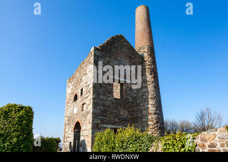 Rovine della ex miniera di edifici con Wheal Peevor vicino a Redruth Cornwall, parte dell'Cornish Mining Sito Patrimonio Mondiale. Inghilterra UK Europa Foto Stock