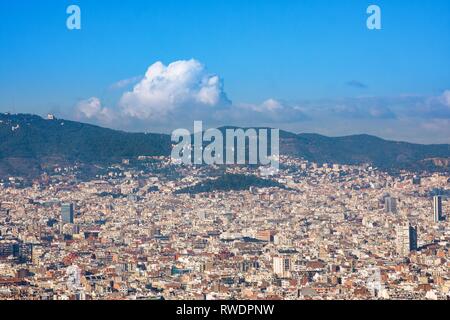 Vista su Barcellona dalla collina di Montjuic, Catalogna, Spagna Foto Stock