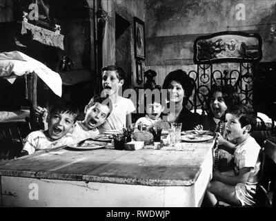 LOREN,bambini, ieri oggi e domani, 1963 Foto Stock