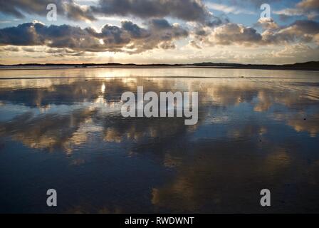 Cymyran spiaggia al crepuscolo, Rhosneigr, Anglesey, Galles del Nord, Regno Unito Foto Stock