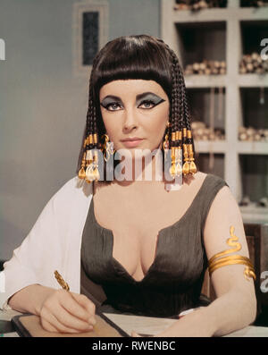 ELIZABETH TAYLOR, Cleopatra, 1963 Foto Stock