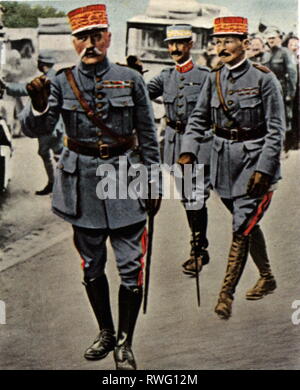 Foch Ferdinand, 2.10.1851 - 20.3.1929, generale francese a piena lunghezza, circa 1918, fotografia colorata, carta di sigaretta, serie 'Die Nachkriegszeit', 1935, Additional-Rights-Clearance-Info-Not-Available Foto Stock