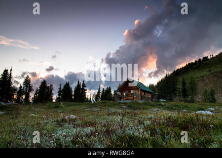 Escursionismo in Jumbo Pass bc, Jumbo, cabina Foto Stock