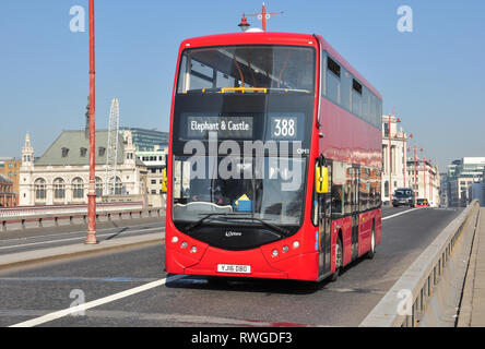 Red Double-decker bus crossing Blackfriars road bridge over the River Thames, London, England, UK Foto Stock