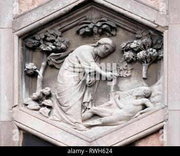 Creazione di Adamo, Andrea Pisano, 1334-36., Rilievo su Giotto il Campanile della Cattedrale di Santa Maria del Fiore a Firenze Foto Stock