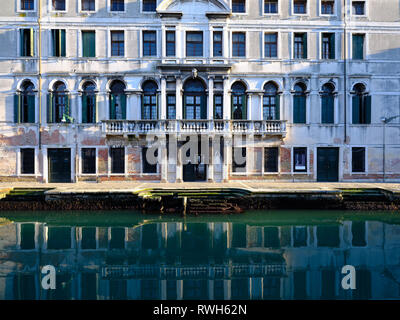Venezia Palazzo Ca' Zenobio Sestiere Dorsoduro, 2596, 30123 Venezia VE, Italia Costruito nel tardo XVII secolo Palace appartiene a quella ARMENA MECHITARISTA Fat Foto Stock