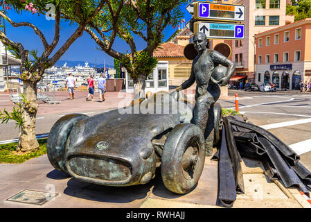 Juan Manuel Fangio Statua in La Condamine, Monte-Carlo, Monaco, Cote d'Azur, Riviera francese. Foto Stock