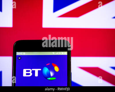 BT Group Company logo che si vede visualizzato sul telefono intelligente. Foto Stock