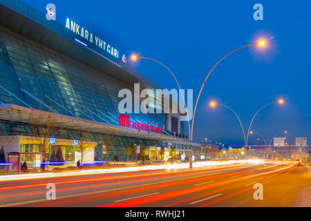 Ankara/Turkey-February 22 2019: Treno ad alta velocità ferroviaria Edificio Foto Stock