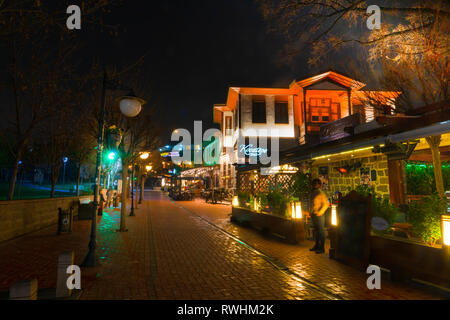 Ankara/Turkey-February 23 2019: Hamamonu quartiere che è popolare con le vecchie abitazioni turche Foto Stock